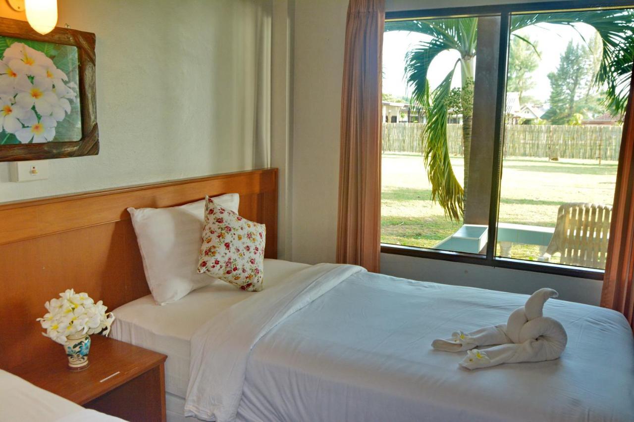 Klongdao Beach Resort Koh Lanta Exterior photo