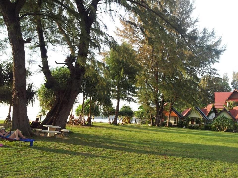 Klongdao Beach Resort Koh Lanta Exterior photo