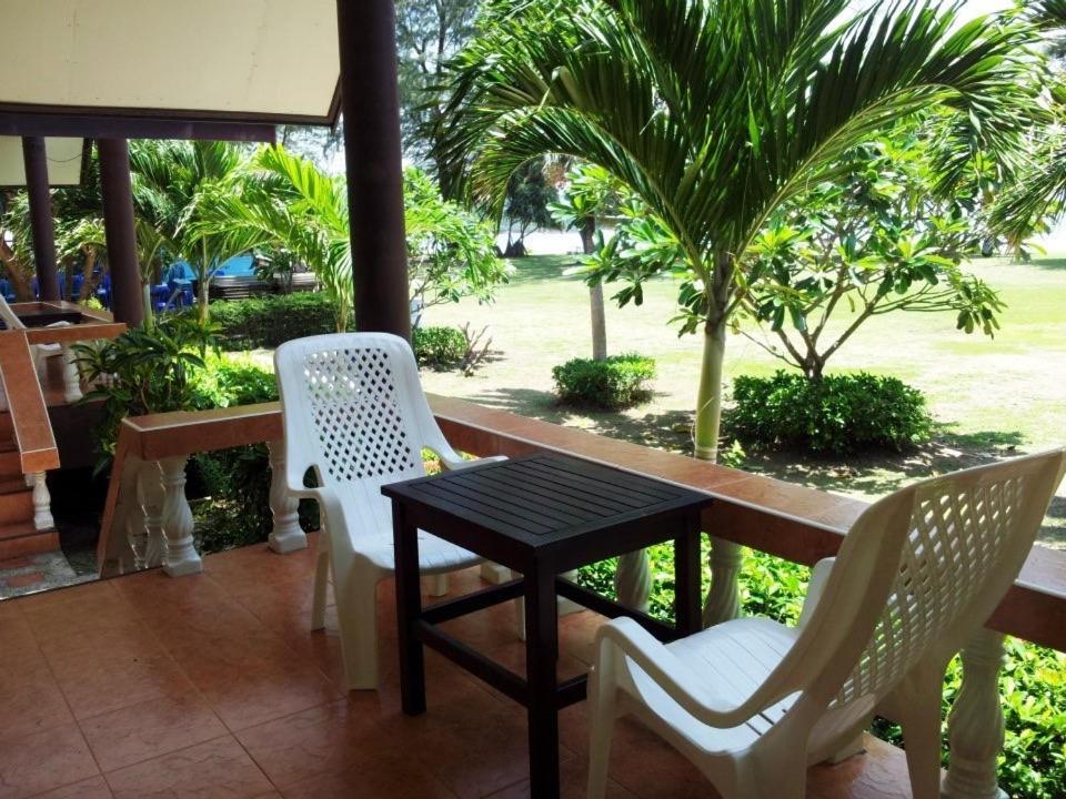 Klongdao Beach Resort Koh Lanta Exterior photo