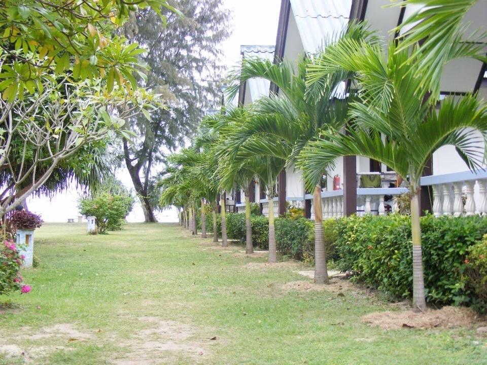 Klongdao Beach Resort Koh Lanta Exterior photo